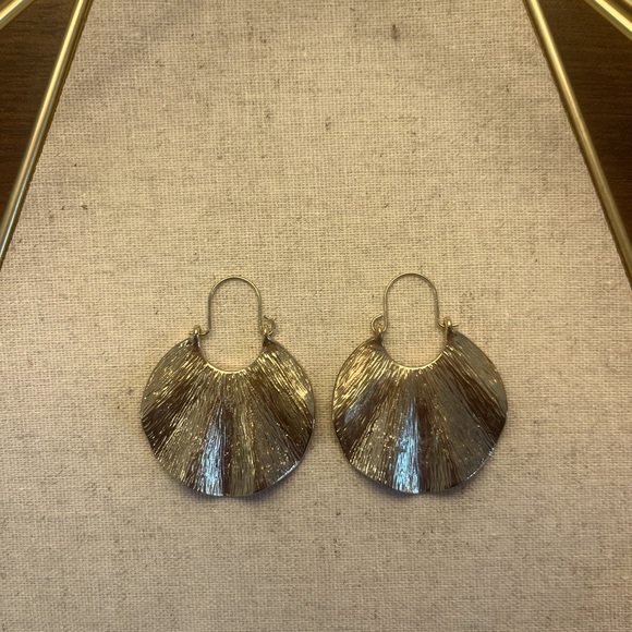 ✨ Gold-Toned Boho Style Dangle Earrings - Picture 3 of 6